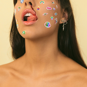 免费九七人人橾人人爱
